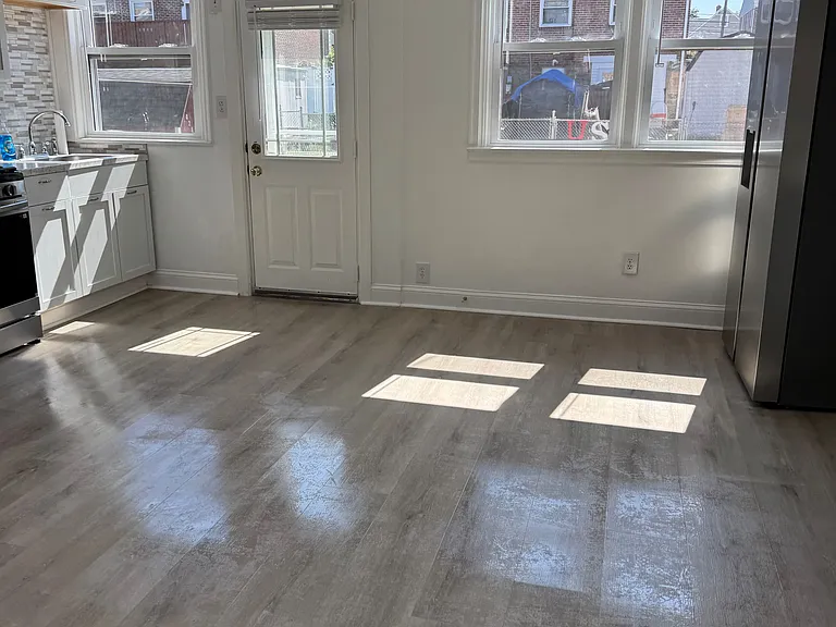 1030 Bryan St — Photo 8