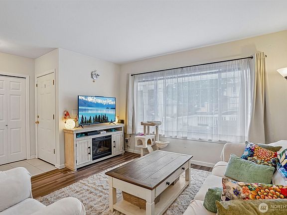 5th image of 3723 NE 6th Street