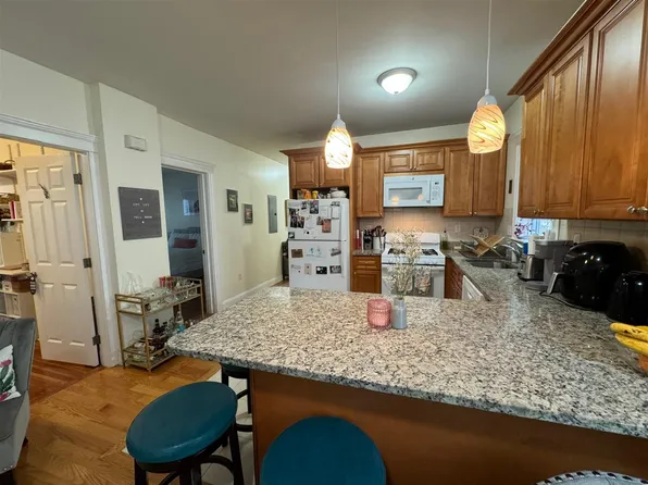 28 Belknap St #1, Somerville, MA 02144