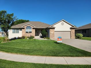 1422 Meadow Rd, Grand Island, NE 68803