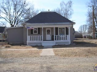 201 W 4th St, Maple Hill, KS 66507