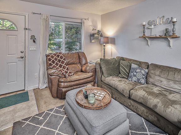 5th image of 405 SE Quay Ave
