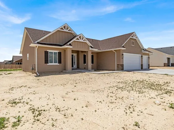 858 E Snyder Dr, Pueblo West, CO 81007