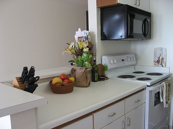 5th image of 1755 Ofarrell St APT 1312