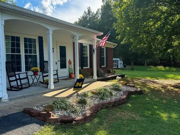 713 W Vermont St, Carterville, IL 62918