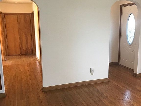 2nd image of 1259 S Oakhill Ave