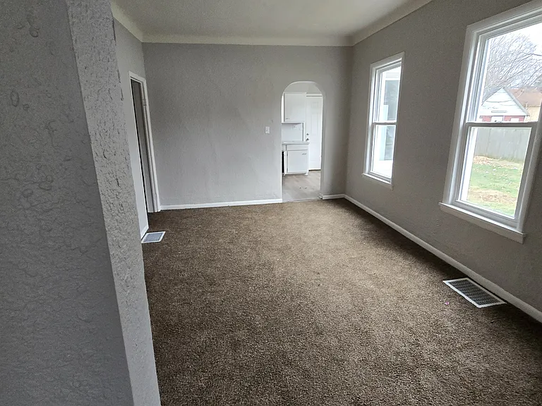 2334 Elm St — Photo 6