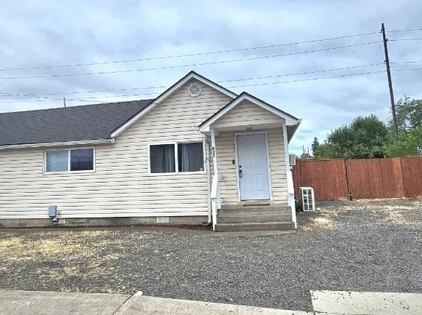 680 S 5th St, Harrisburg, OR 97446