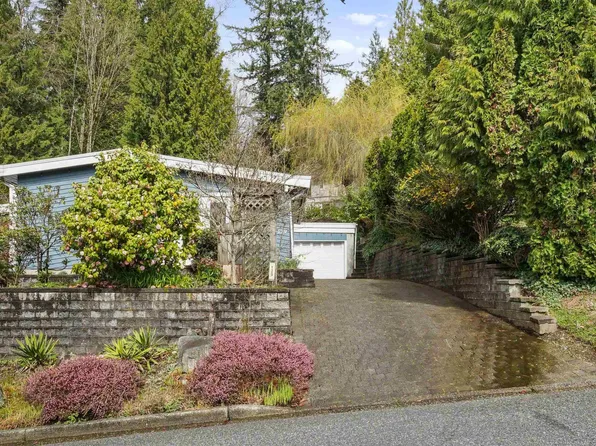 129 Roe Dr, Pt Moody, BC V3H 3M9