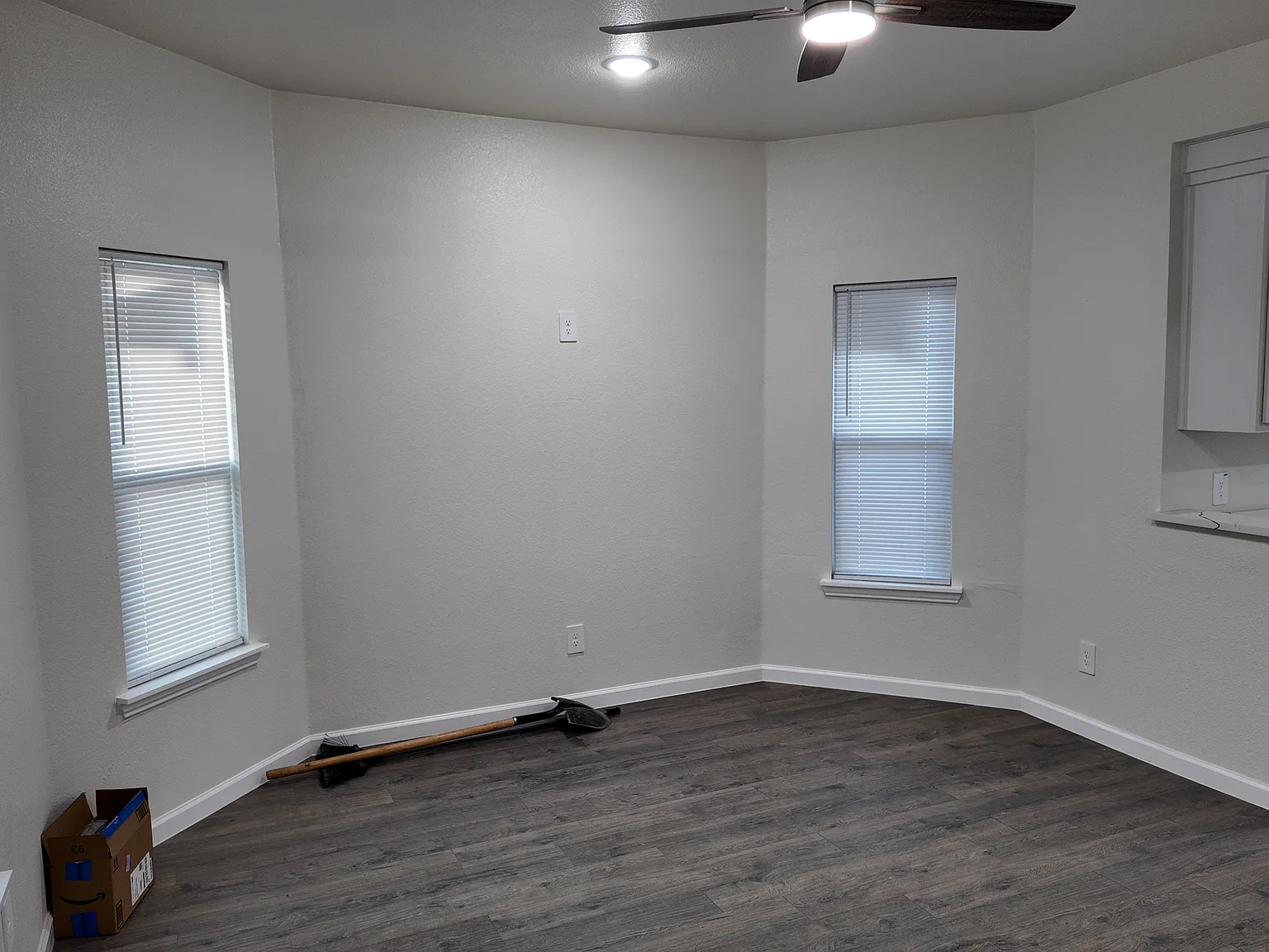 3 bed, 1100 sqft, $2,100 — Photo 2