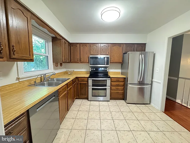 10608 Holleybrooke Dr — Photo 3