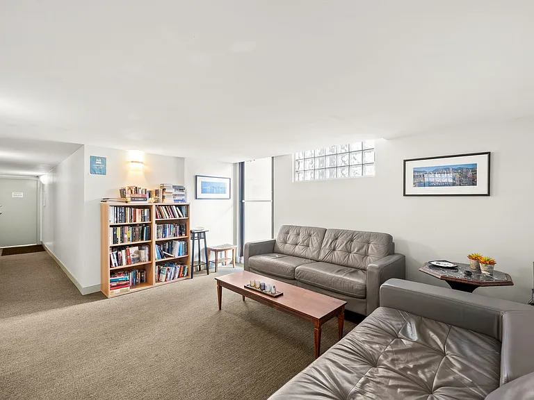 1500 Howe St #902 — Photo 21