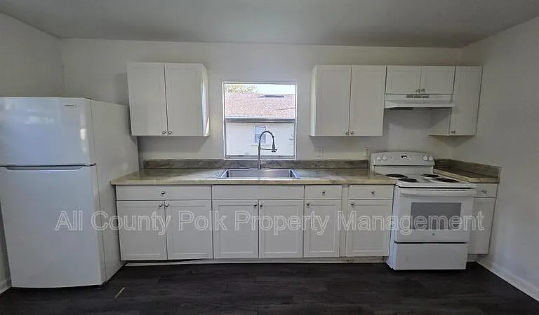 1135 Fairview Ave — Photo 4