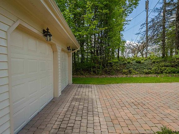 4th image of 5084 Jockey St