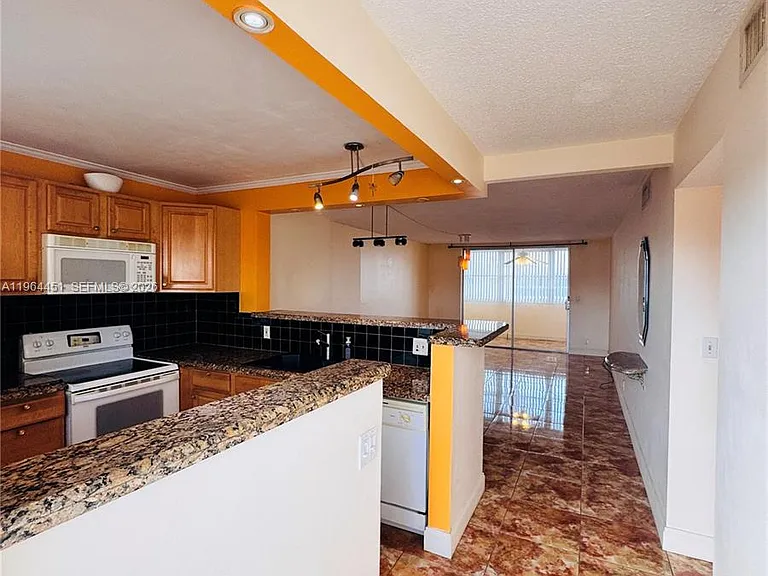 609 NE 14th Ave #706 — Photo 11