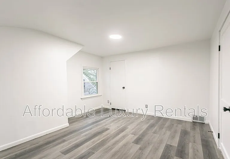 805 Landing Rd N — Photo 16