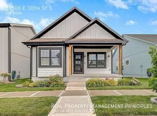 23506 E 10th St S, Independence, MO 64056