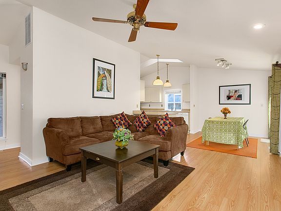 4th image of 9909 NE 140th Pl