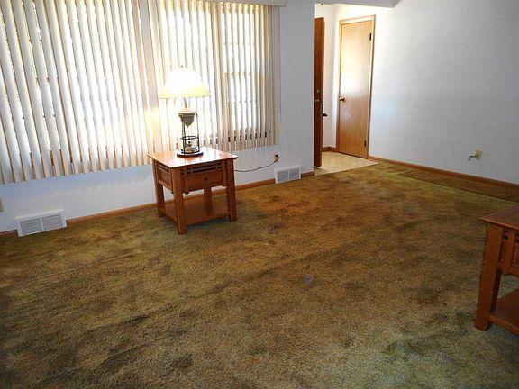 3rd image of 2323 Bell Ave