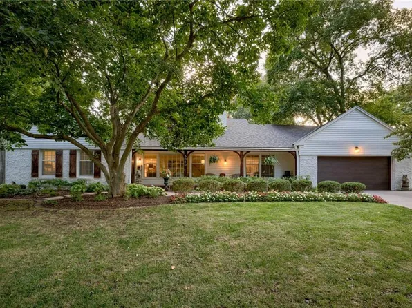6010 Cherokee Dr, Fairway, KS 66205