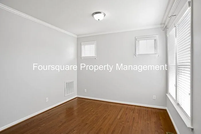 100 Cabot Dr — Photo 9