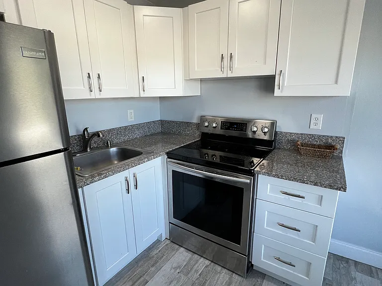 115 S Oak St #6 — Photo 4