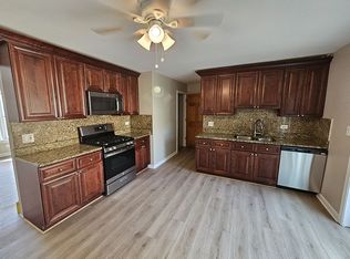 832 Colonial Dr, Wheeling, IL 60090