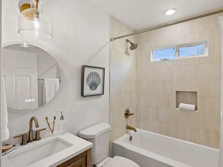 721 Oak St — Photo 16