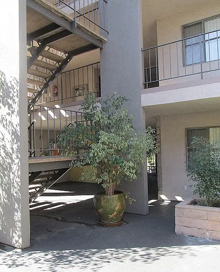 Franklin House Apartments — Photo 16
