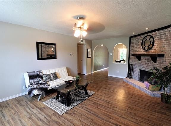 2nd image of 1501 Nueces Dr