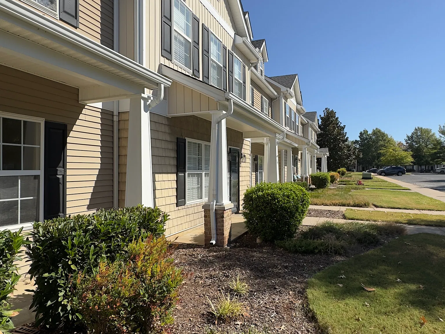 2 bed, 2.5 bath, 1496 sqft, $1,650 — Photo 1