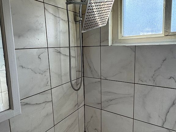 Rainfall shower with marble effect tile