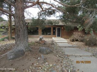 1303 Nightingale Rd, Wapato, WA 98951