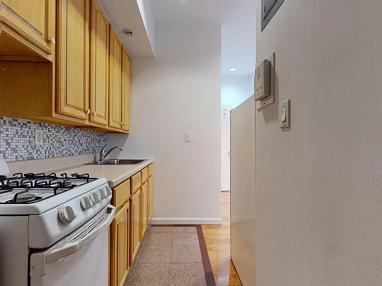 249 E 53rd St #1C — Photo 5
