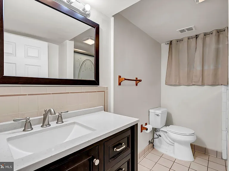 14715 Lock Dr — Photo 32