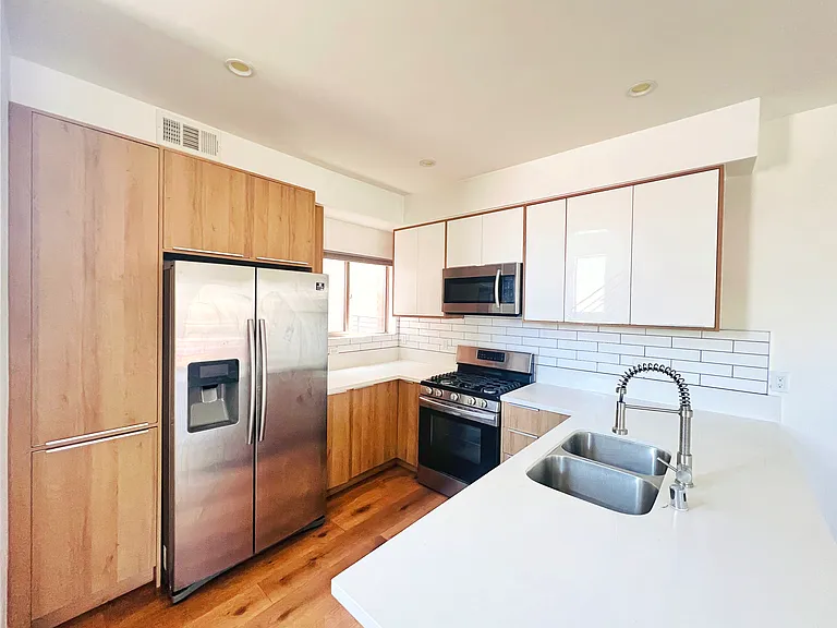 250 S Burlington Ave #250 — Photo 21