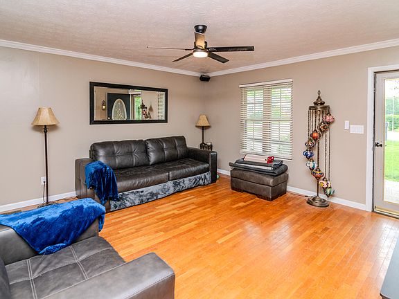 5th image of 104 Waverly Ln