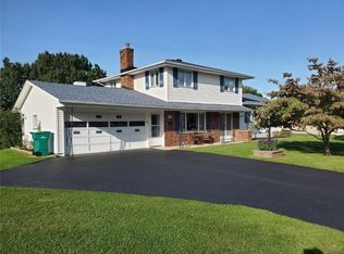 110 Eagle Rock Dr, Rochester, NY 14609