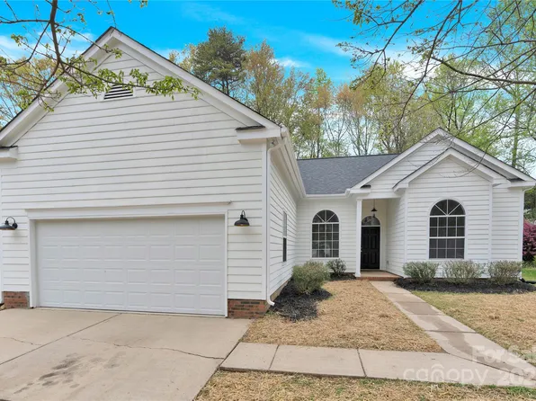 5923 Carriage Oaks Dr, Charlotte, NC 28262