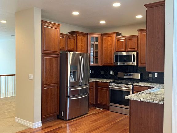 Kitchen Photo 1