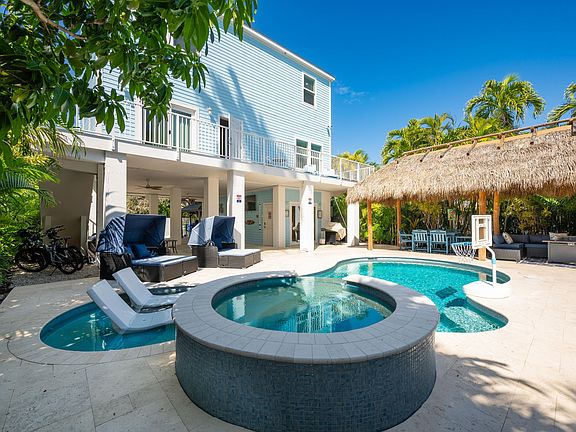 4th image of 1716 Laird St