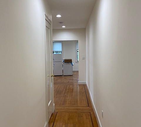5th image of 360 E 234th St #4C