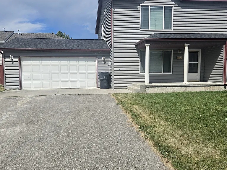 1942 Greatview Dr — Photo 1