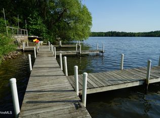 14 Mahkeenac Ter, Stockbridge, MA 01262