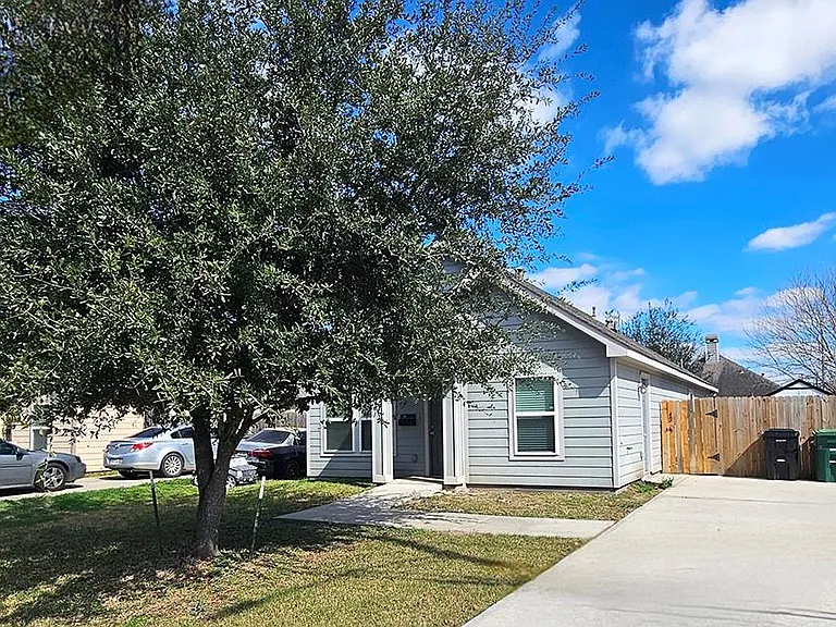 8031 Canyon St — Photo 2