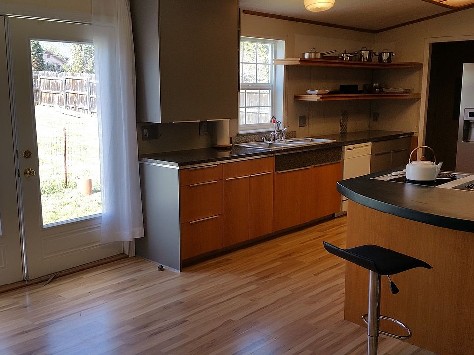 This is a Designer Kitchen you would see on Houzz.com - $850