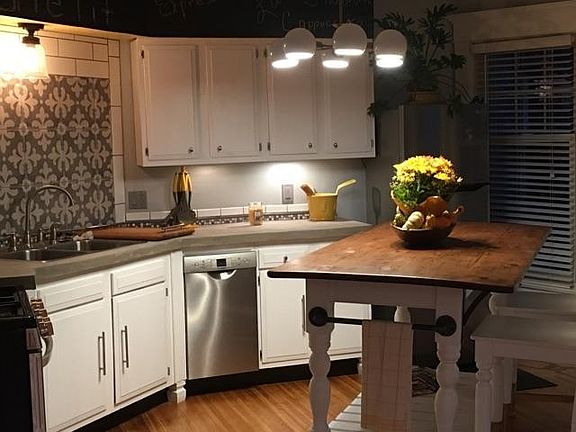 3rd image of 345 Richmond Ave #3