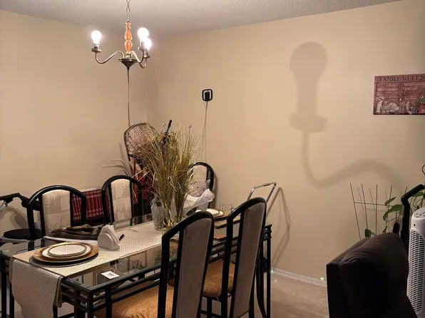 80 Alton Towers Cir #612, Toronto, ON M1V 5E8