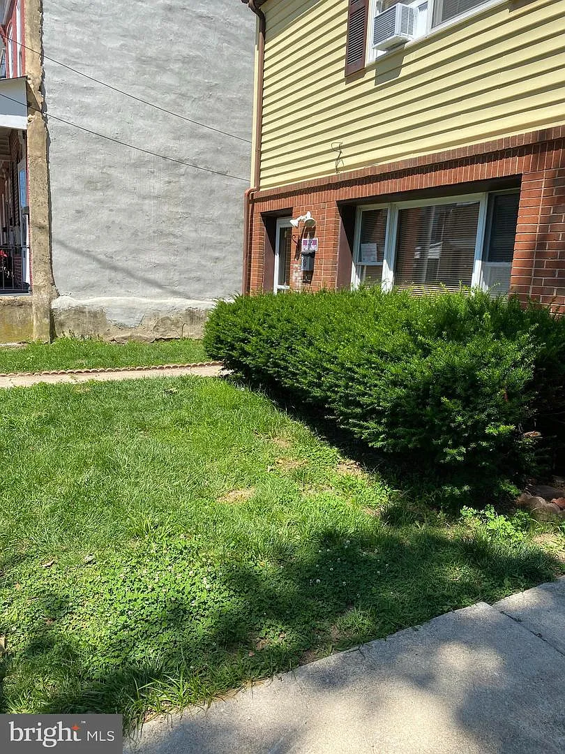 805 Brown St photo 1