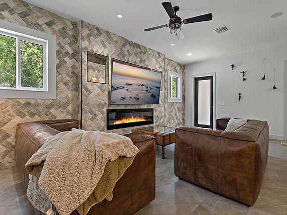 3rd image of 1246 Bass Blvd #B